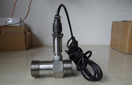 tekanan tinggi Jenis Clamping aliran turbin cair meter untuk cairan / minyak / gas